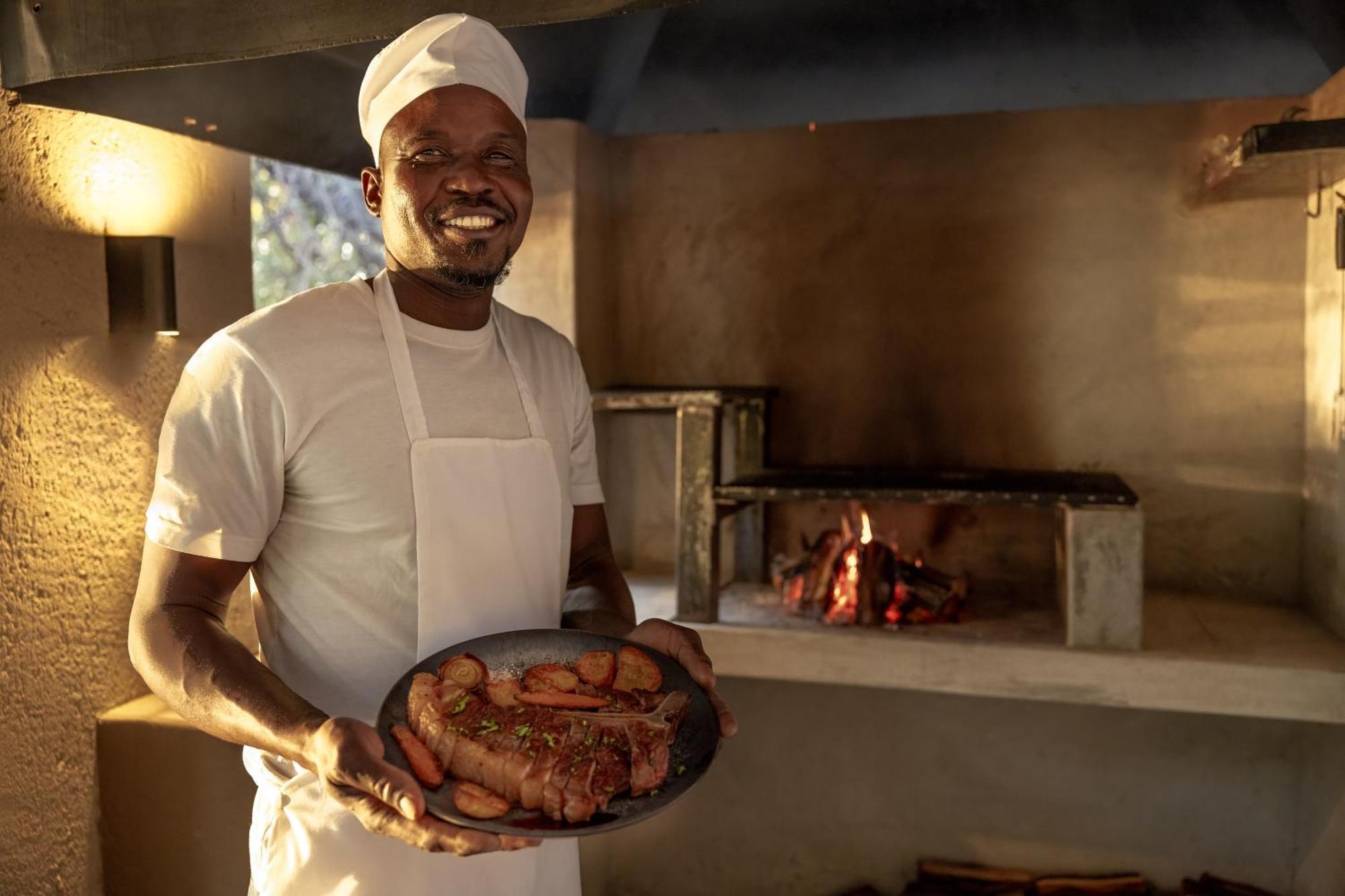 Chobe House Villa And Chalets Касане Экстерьер фото