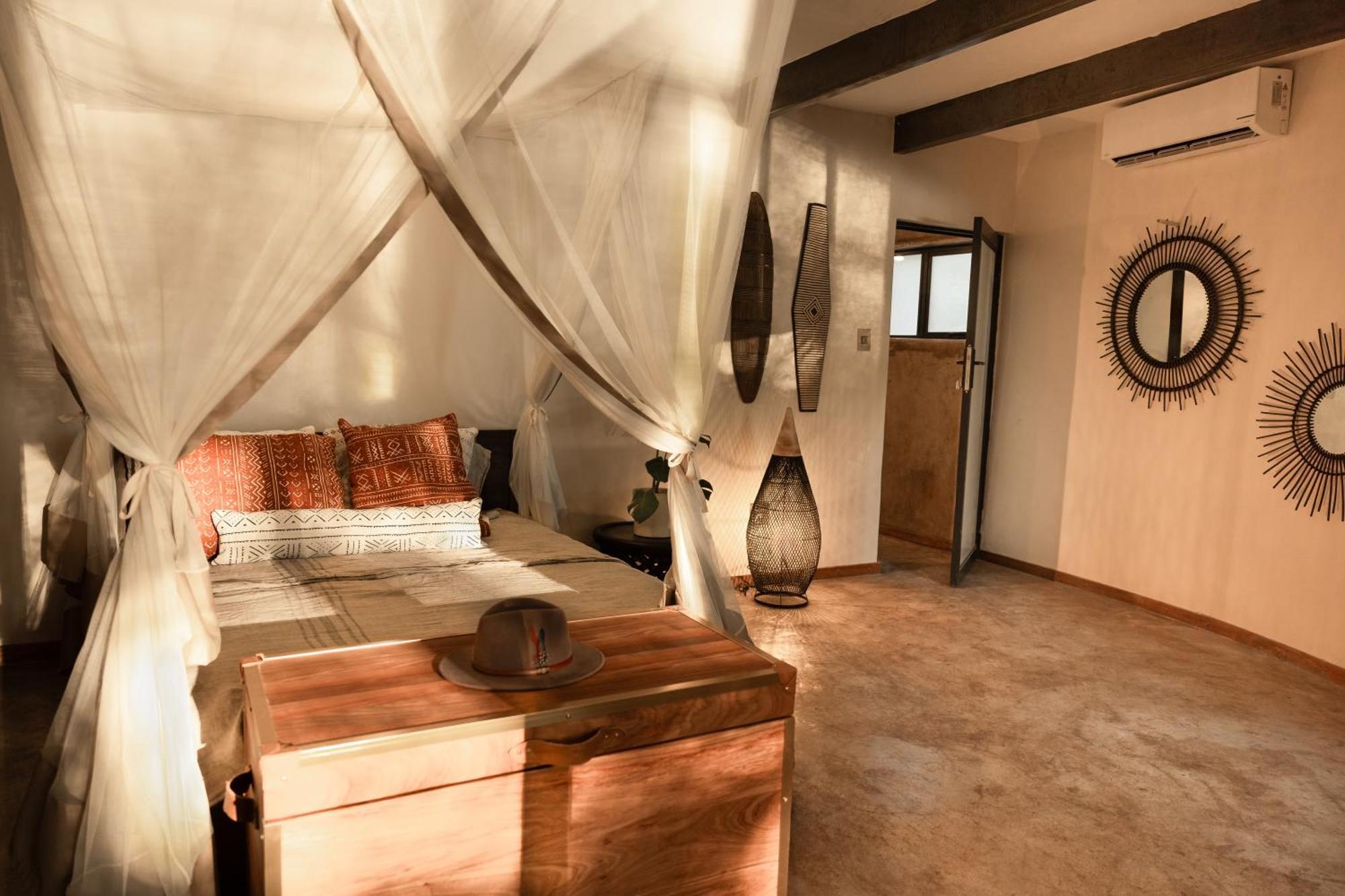 Chobe House Villa And Chalets Касане Экстерьер фото