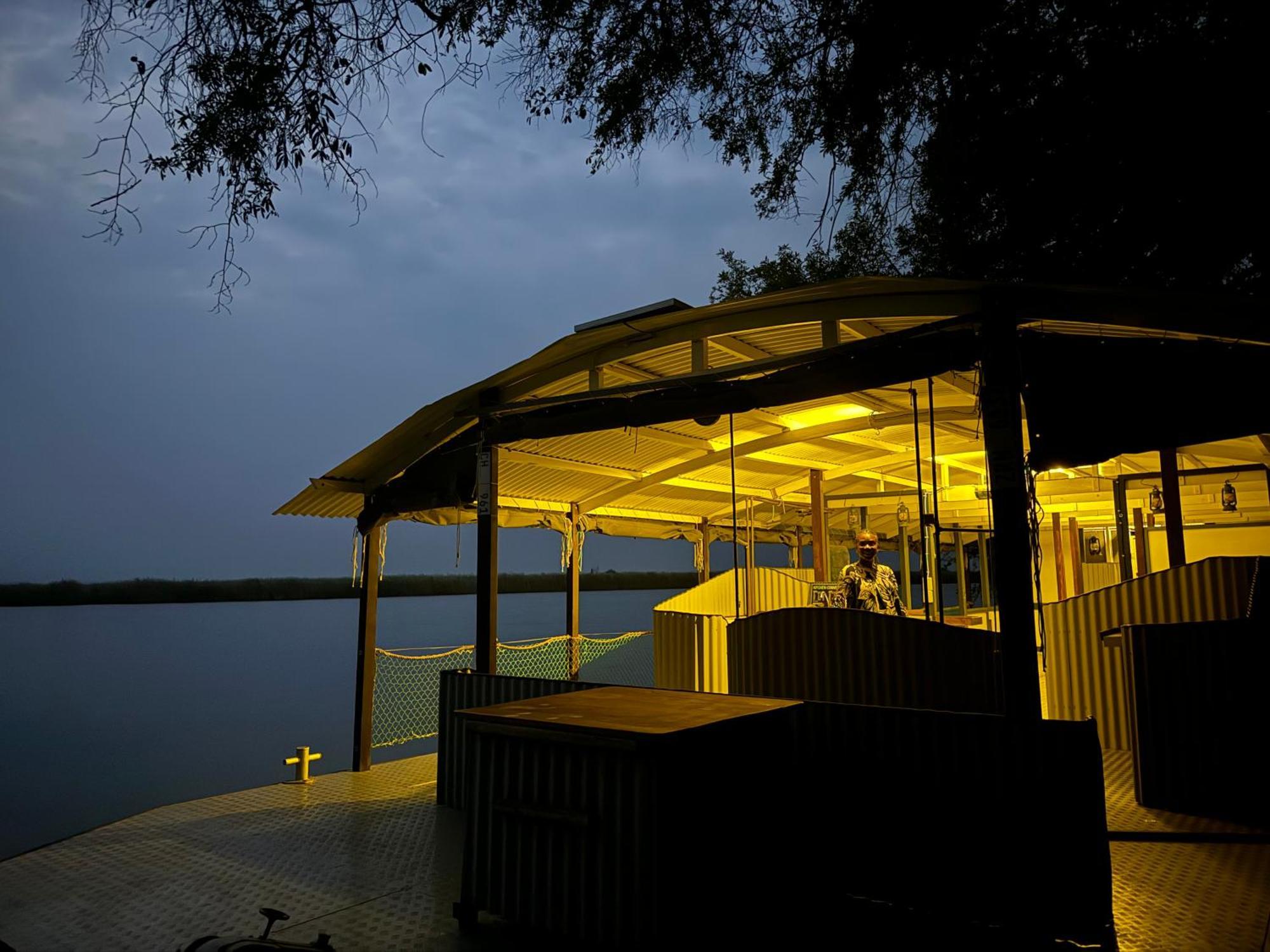 Chobe House Villa And Chalets Касане Экстерьер фото