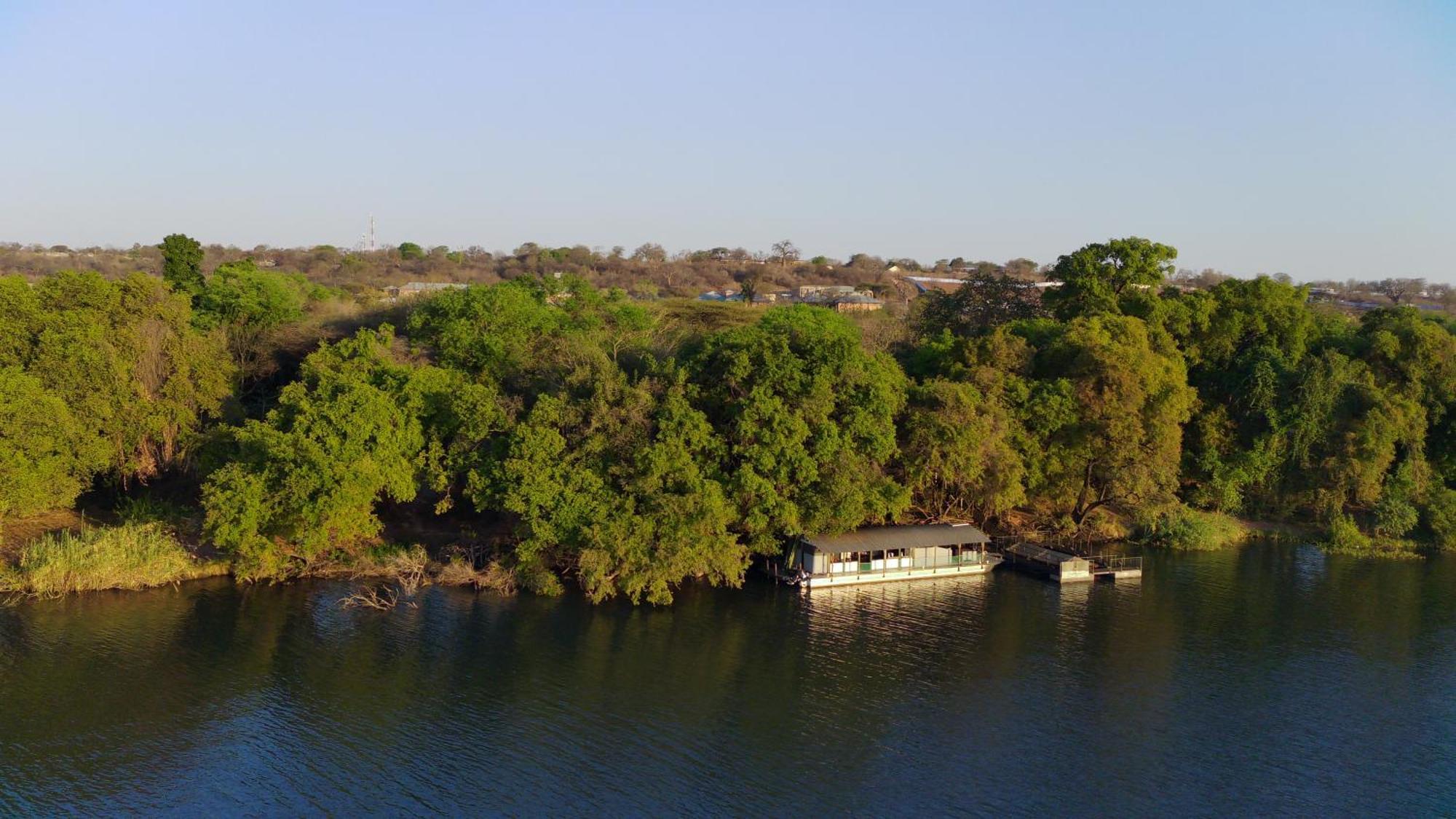 Chobe House Villa And Chalets Касане Экстерьер фото