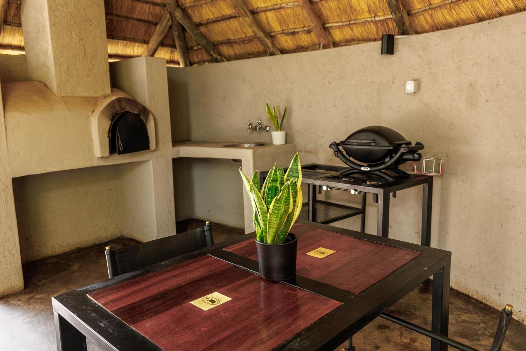 Chobe House Villa And Chalets Касане Экстерьер фото