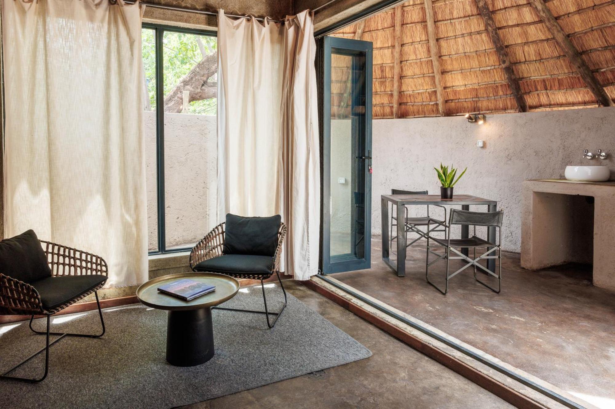 Chobe House Villa And Chalets Касане Экстерьер фото