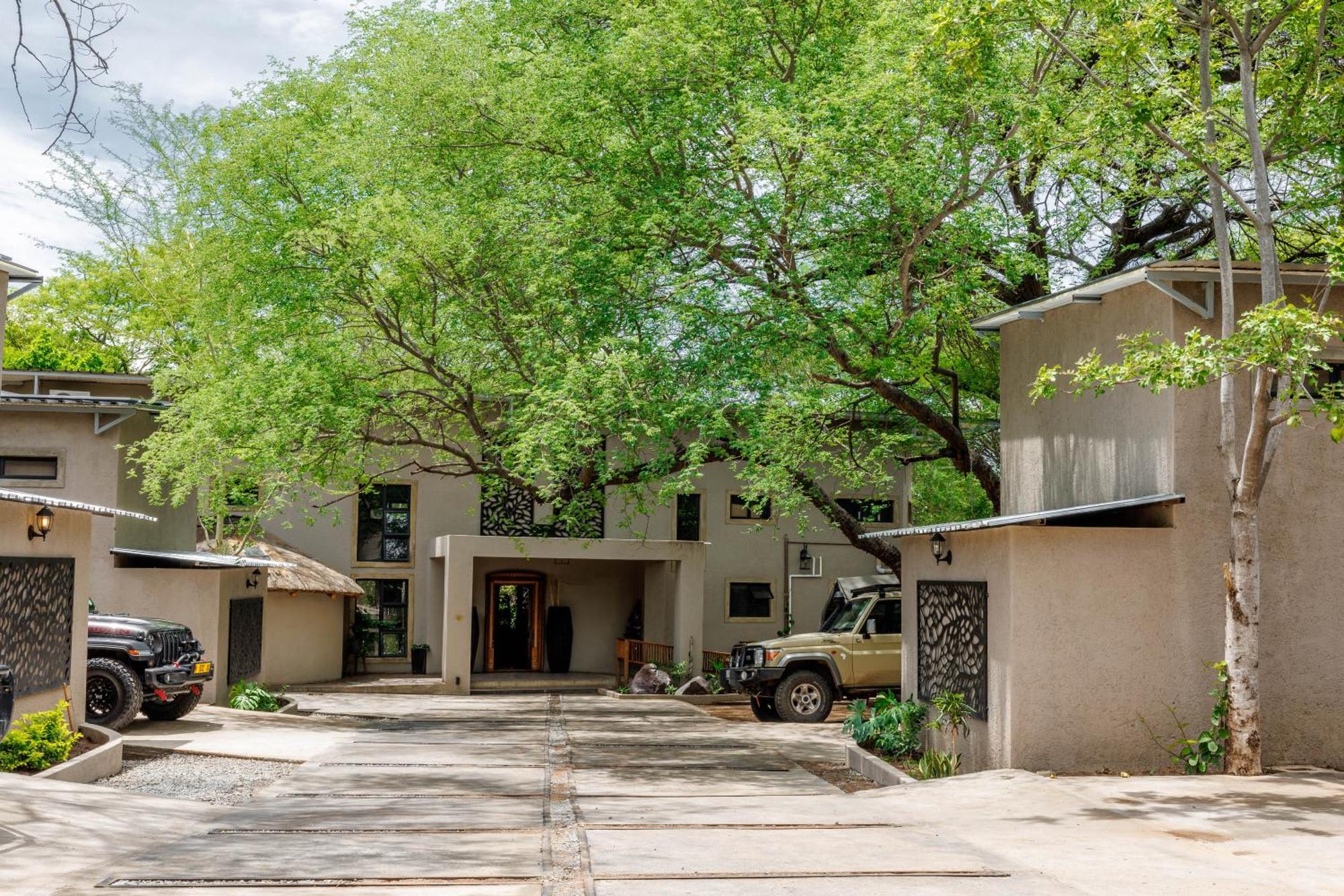 Chobe House Villa And Chalets Касане Экстерьер фото