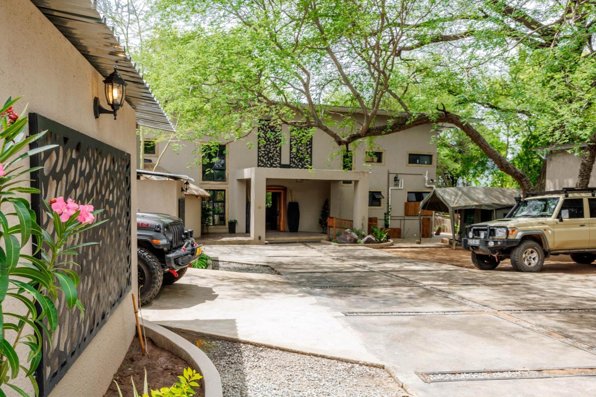 Chobe House Villa And Chalets Касане Экстерьер фото